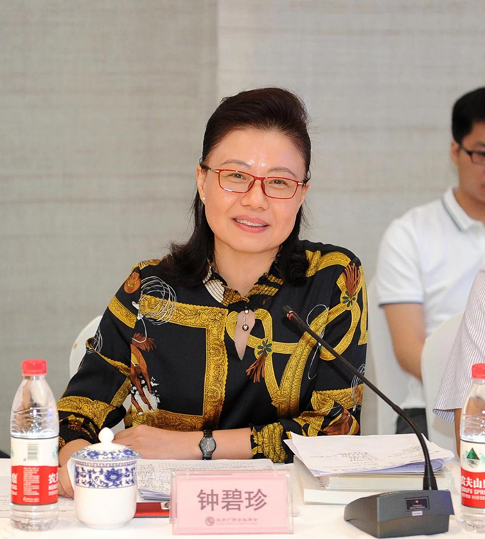 梧州市委常委、統(tǒng)戰(zhàn)部部長鐘碧珍發(fā)言